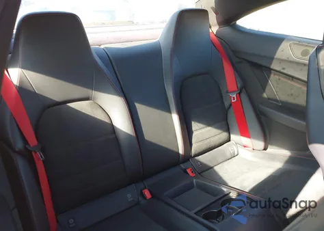 2013 Mercedes-Benz C 250 z USA, uszkodzony, nr VIN WDDGJ4HB8DF998898